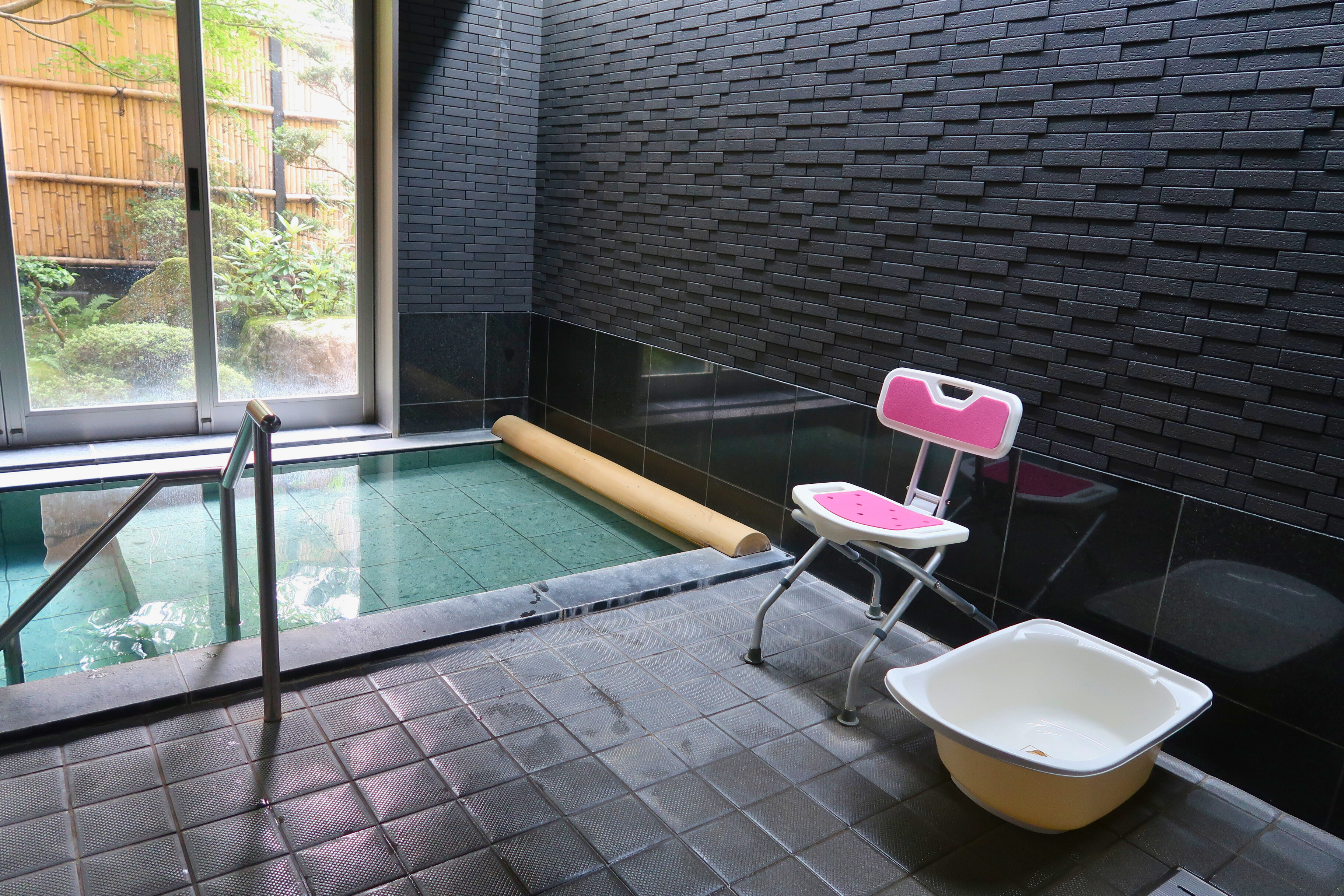 1階_内湯1(貸切風呂)シャワーチェア・ベビーバスあり
