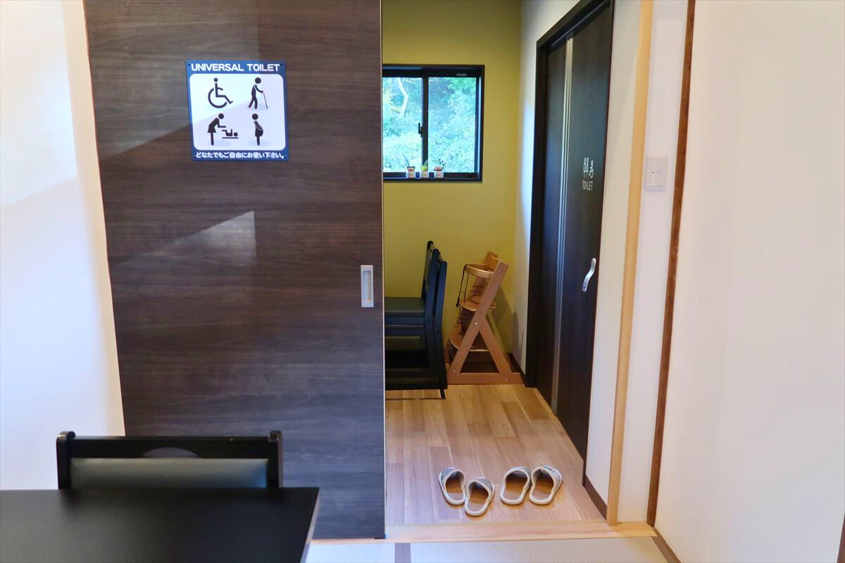 店内ユニバーサルトイレ