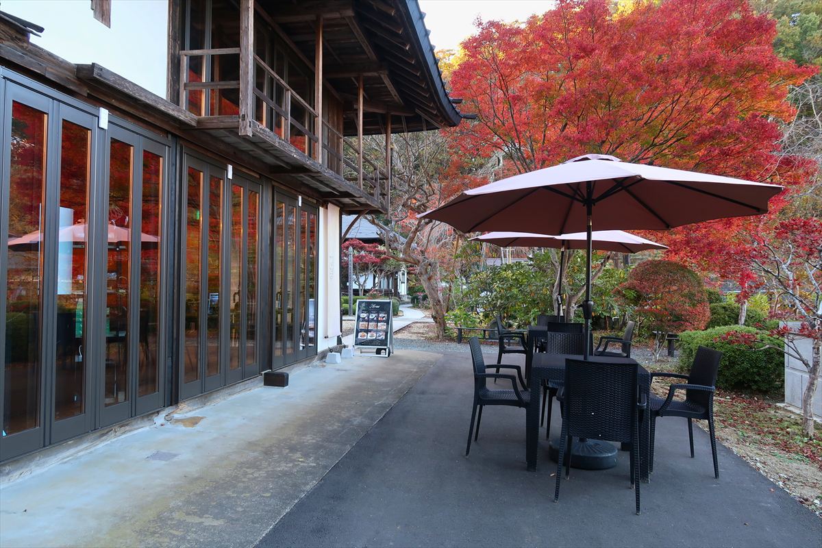 おもいやり駐車場から店舗までのルート