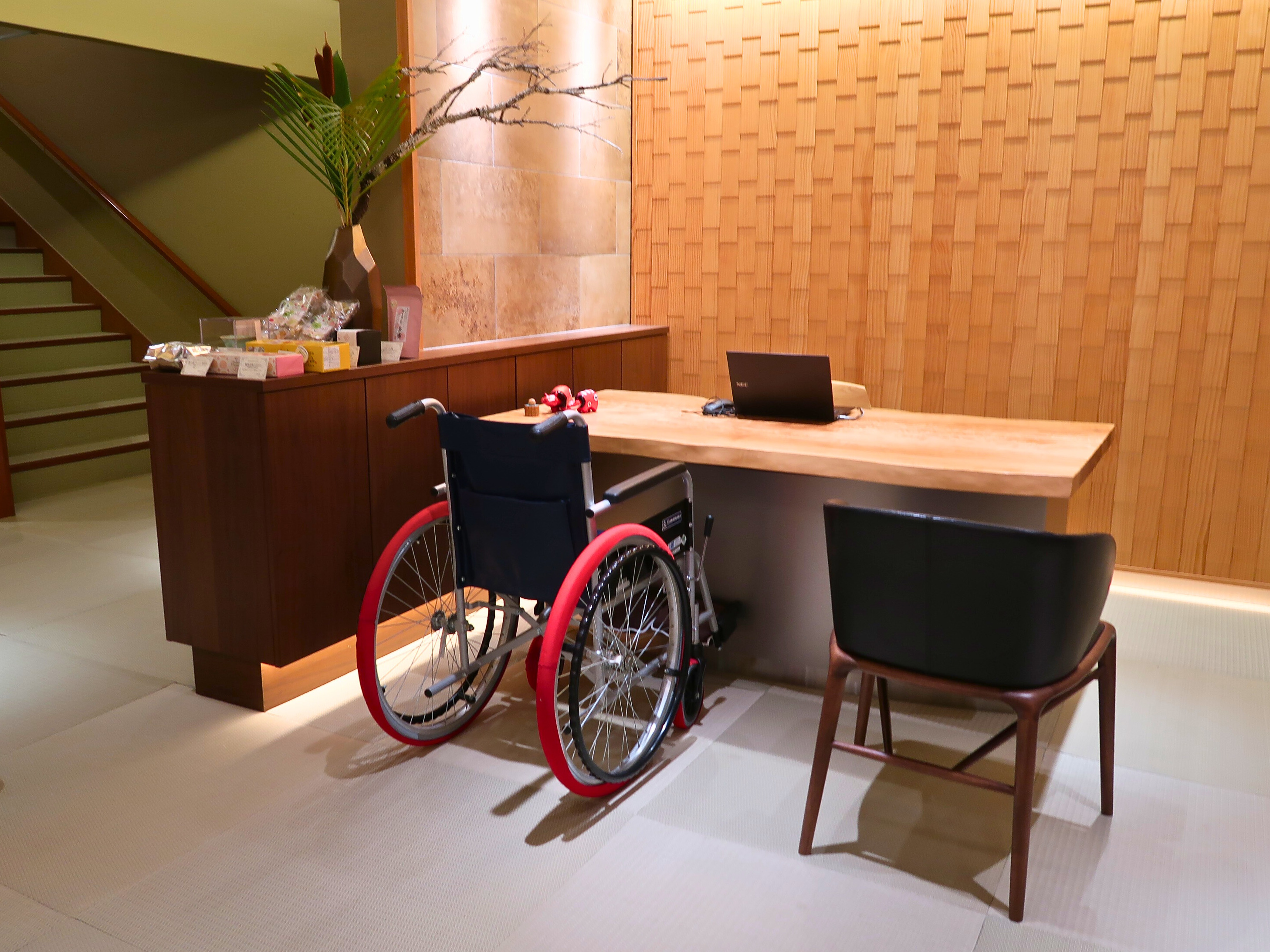 受付・貸出車いす