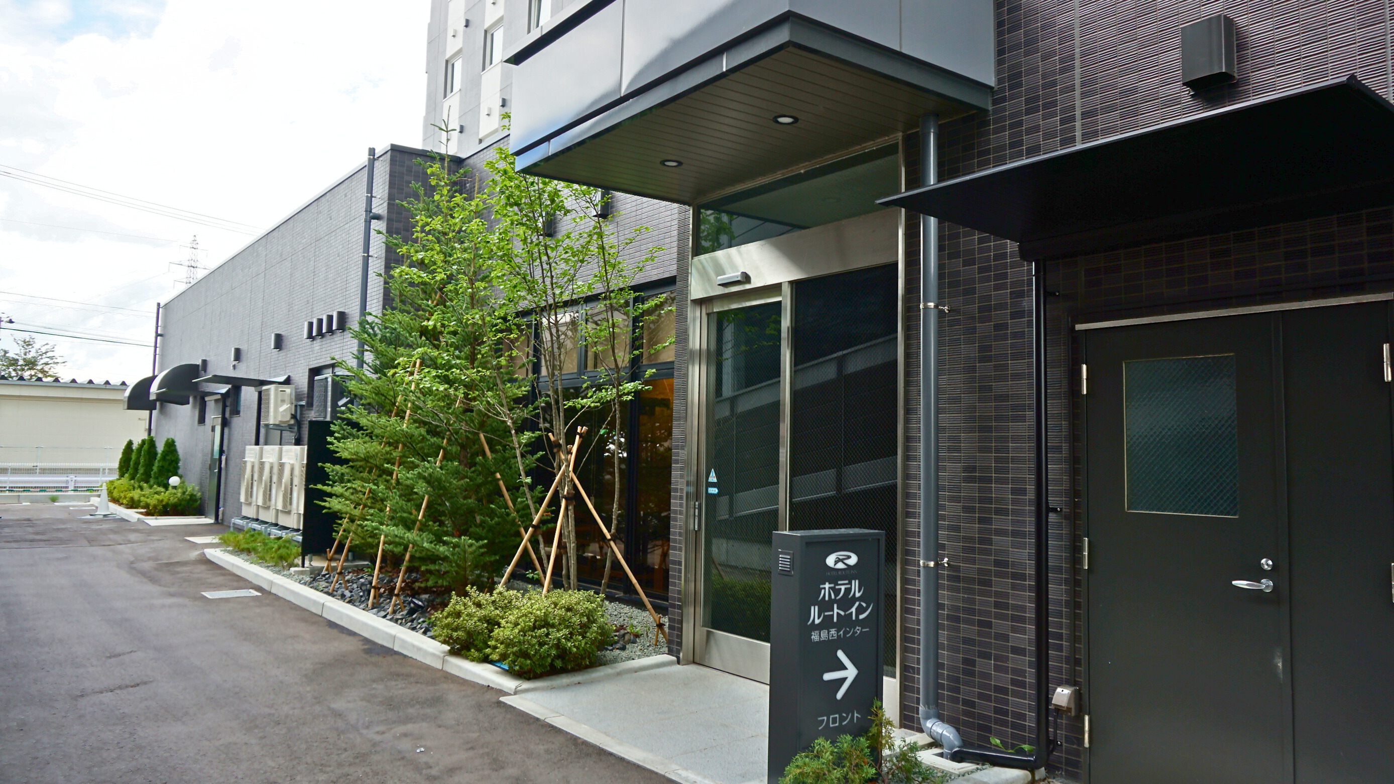 立体駐車場側入口