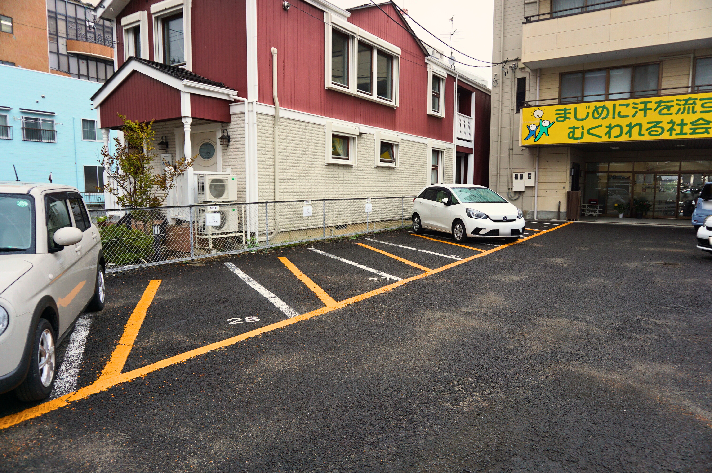 「佐藤まさひろ事務所」様敷地内